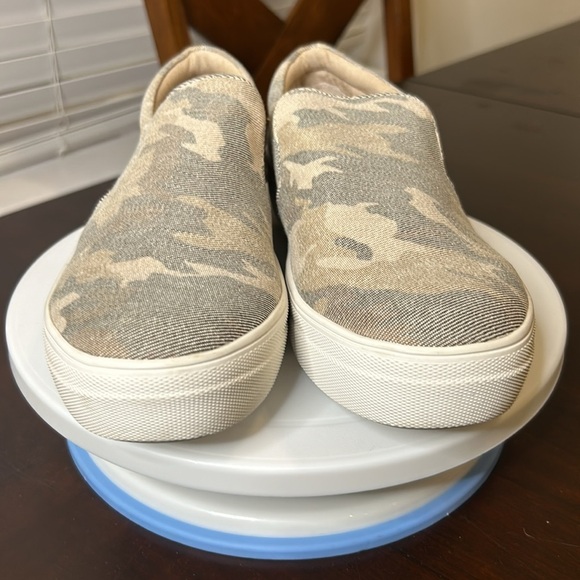 Steve Madden Gills-C Camo Slip On Sneaker Shoe Women Size 10 - Picture 6 of 17